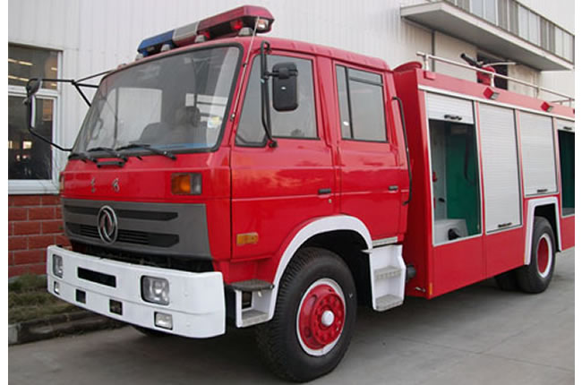 東風(fēng)153單橋泡沫消防車(chē)頭部圖片