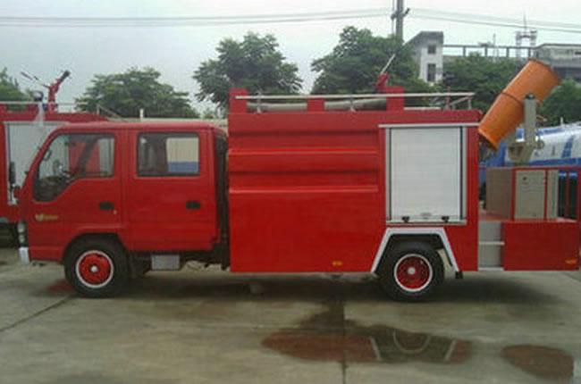五十鈴水罐噴藥消防車