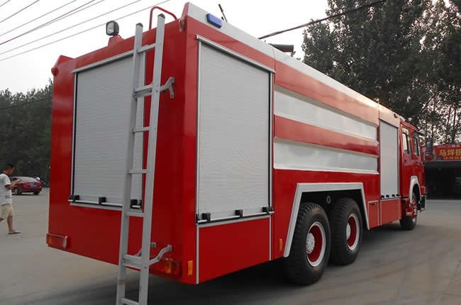 重汽8方水罐消防車的圖片