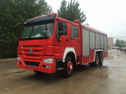 重汽單橋干粉消防車(chē)