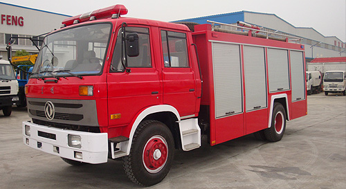 東風(fēng)153水罐消防車側(cè)面圖片